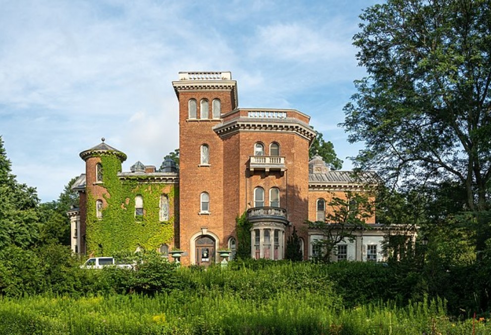 Litchfield Villa (NYC Parks and Recreation) Clio